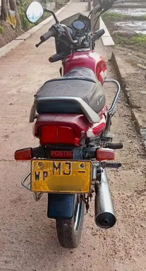 Bajaj CT100 2005