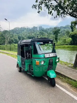 Bajaj RE 205 2010