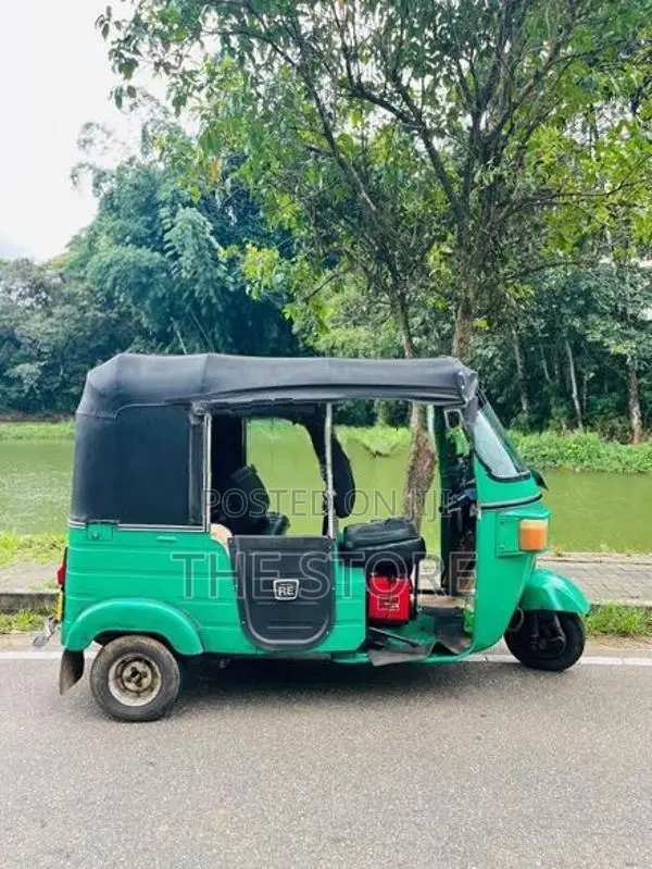 Bajaj RE 205 2010