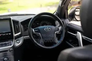Toyota Land Cruiser V8 ZX 2017