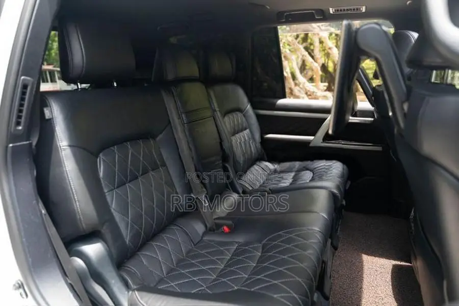 Toyota Land Cruiser V8 ZX 2017
