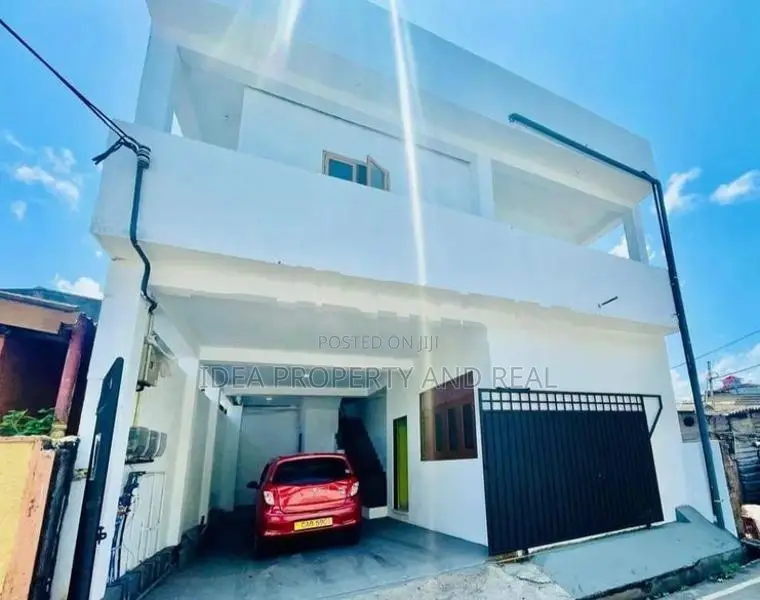 (SDS-660) ​​Valuable Three Storey House for Sale in Rathmalana