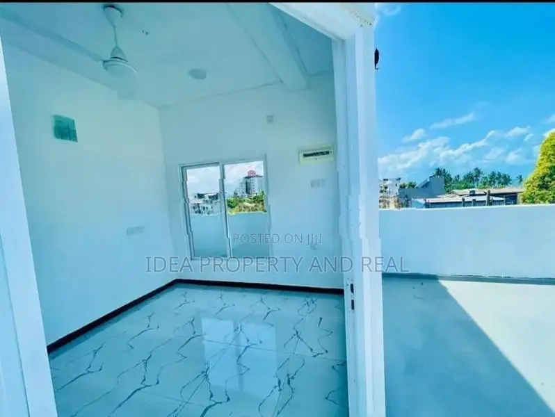 (SDS-660) ​​Valuable Three Storey House for Sale in Rathmalana