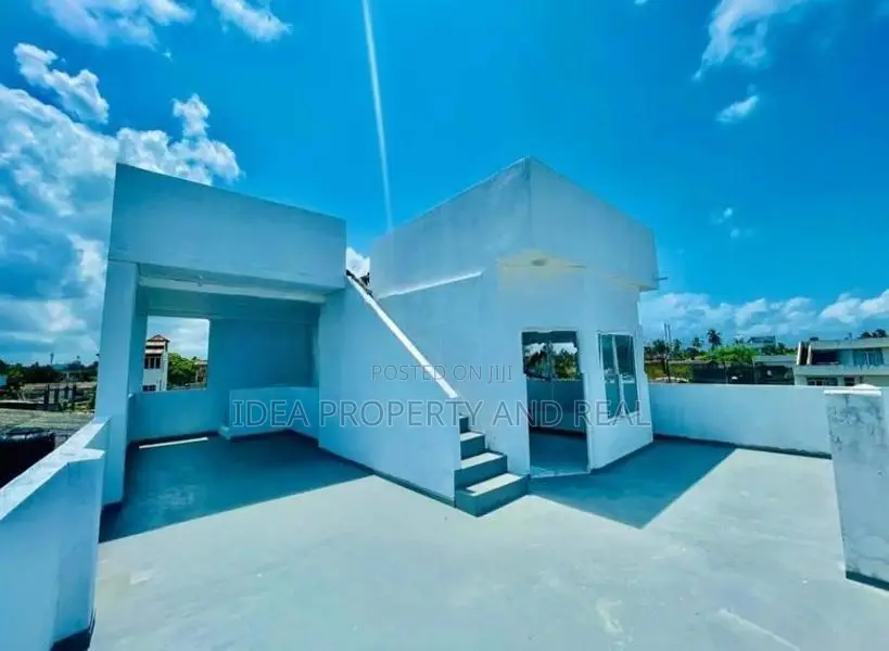 (SDS-660) ​​Valuable Three Storey House for Sale in Rathmalana