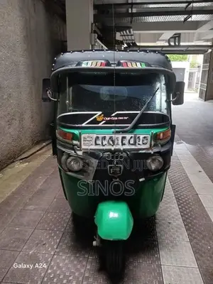 Bajaj RE 2017