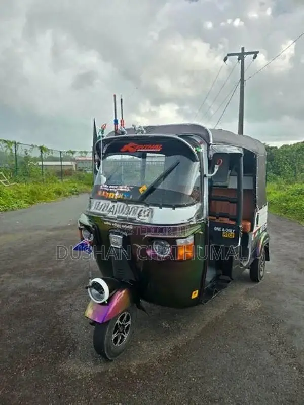 Bajaj RE 2012