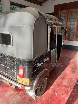 Bajaj RE 2011