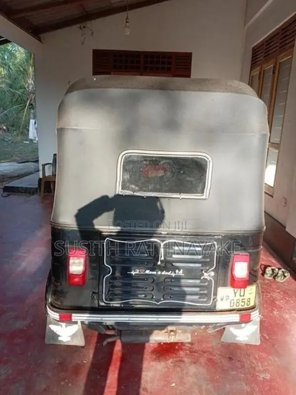 Bajaj RE 2011