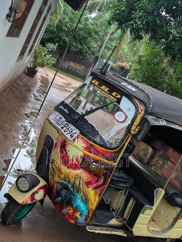 Bajaj RE 2000