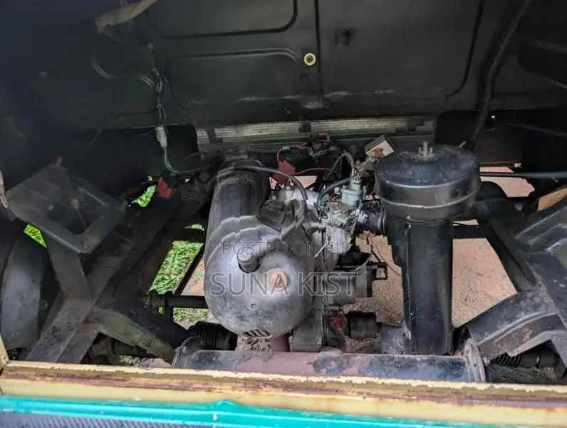 Bajaj RE 2000