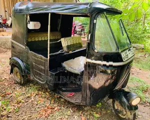 Bajaj RE 2016