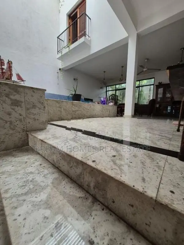 Commercial Building For Sale – Nugegoda Udahamulla