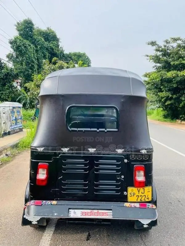 Bajaj RE 2011