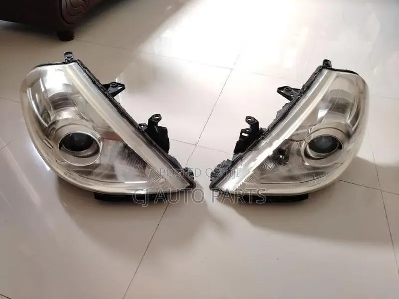 Nissan Tiida Xennon Scoop Head Light Pair