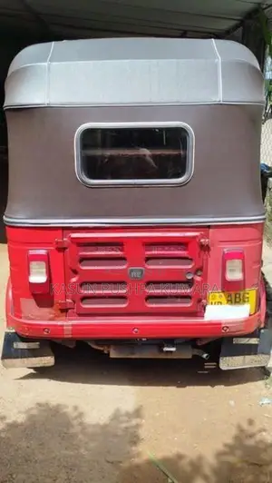 Bajaj RE 2015