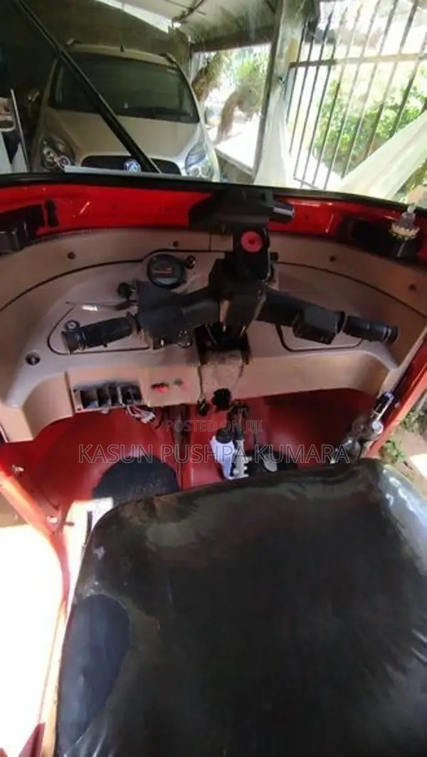 Bajaj RE 2015