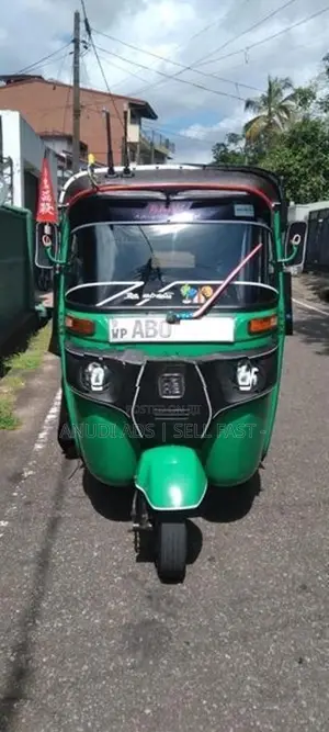 Bajaj 4 Storke 2016