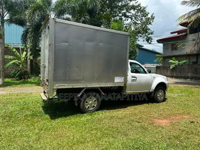 Tata Xenon 2014
