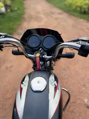 Bajaj CT100 2017