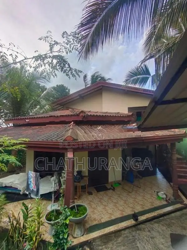 TWO STORY HOUSE SALE KADAWATHA - නිවාස 2ක් ලෙස භාවිතා කල හැක.