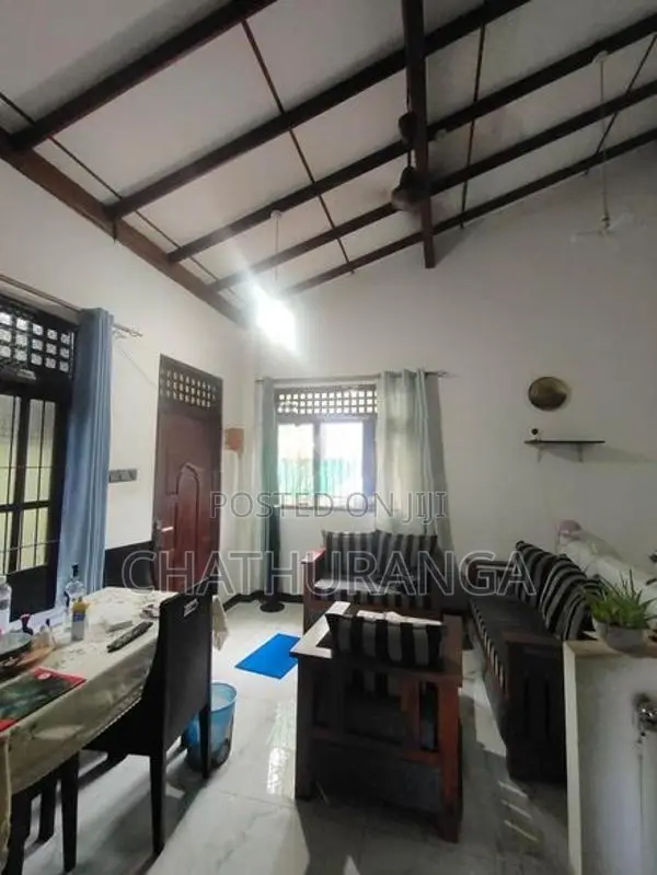 TWO STORY HOUSE SALE KADAWATHA - නිවාස 2ක් ලෙස භාවිතා කල හැක.