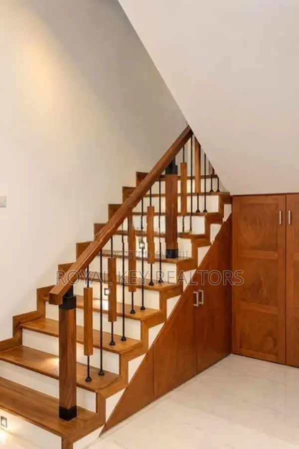 04 Bedroom - Unfurnished House for Sale In Athurugiriya