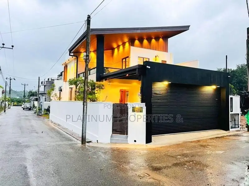 Brand New Villa/ House With Pool For Sale in Malabe Kahanthota