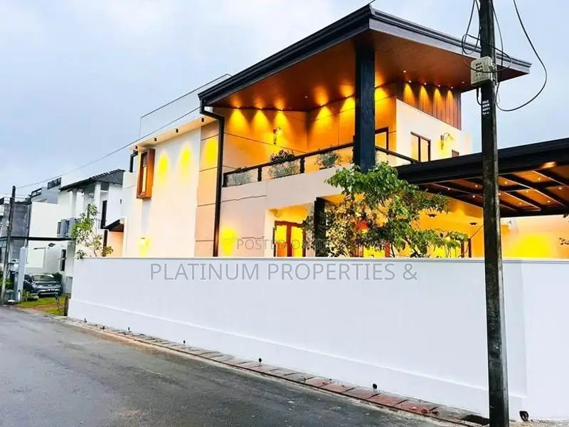 Brand New Villa/ House With Pool For Sale in Malabe Kahanthota