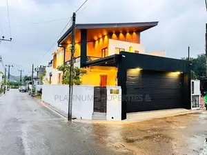 Brand New Villa/ House With Pool For Sale in Malabe Kahanthota