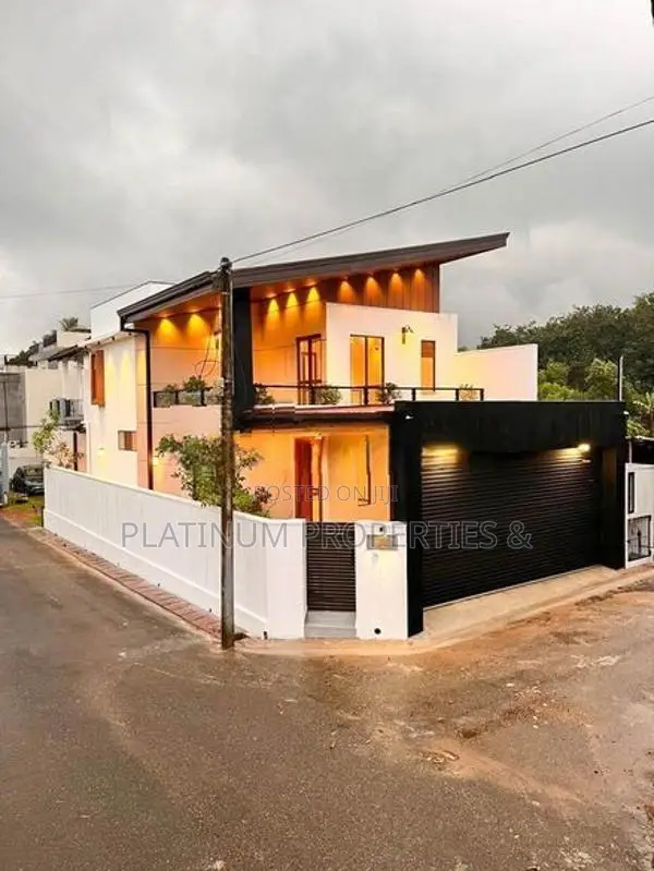Brand New Villa/ House With Pool For Sale in Malabe Kahanthota