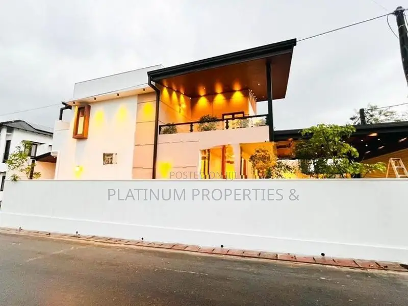 Brand New Villa/ House With Pool For Sale in Malabe Kahanthota