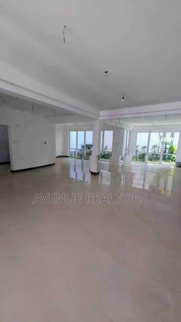 5 Bedroom Modern House for Sale in Colombo 05 | Negotiable (HS4990)