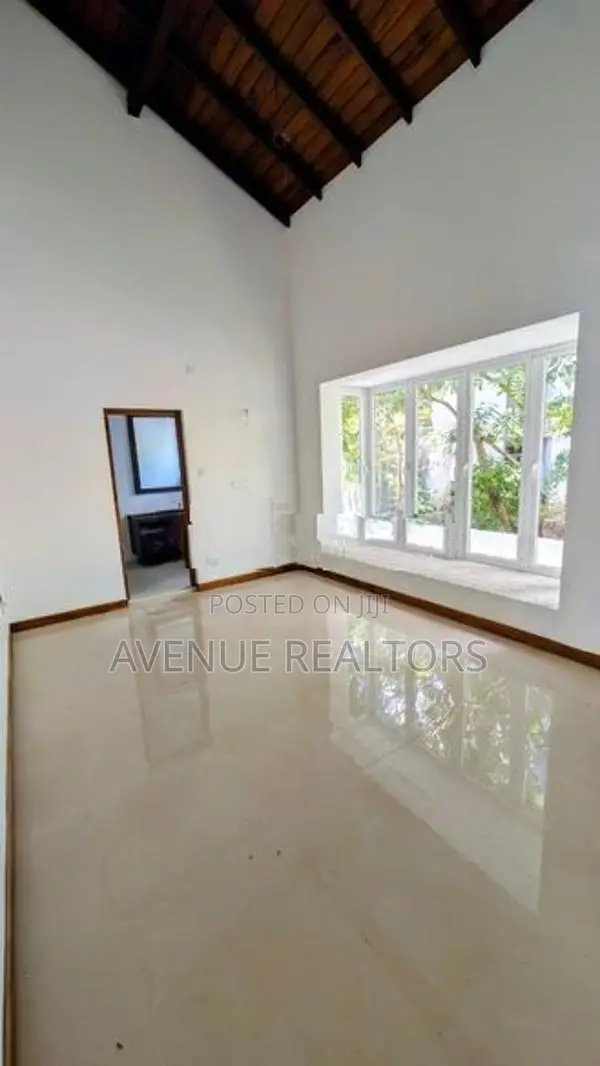 5 Bedroom Modern House for Sale in Colombo 05 | Negotiable (HS4990)