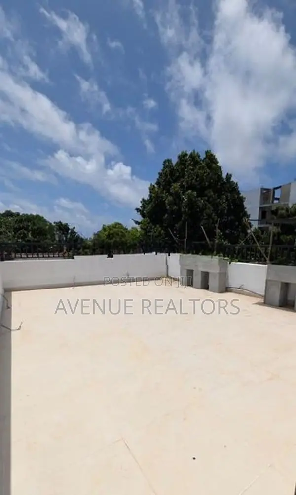 5 Bedroom Modern House for Sale in Colombo 05 | Negotiable (HS4990)