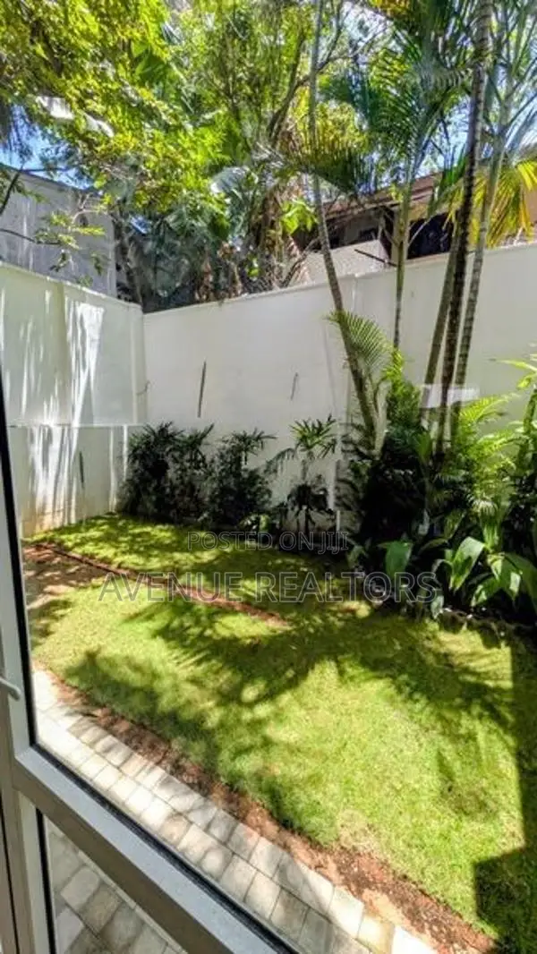 5 Bedroom Modern House for Sale in Colombo 05 | Negotiable (HS4990)