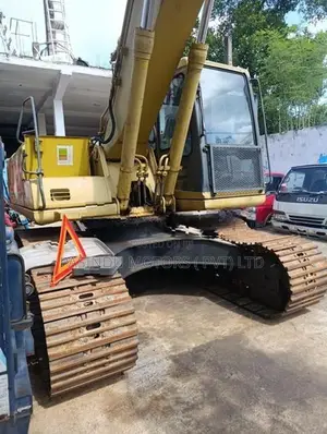 Komatsu Pc 200-6 Excavator