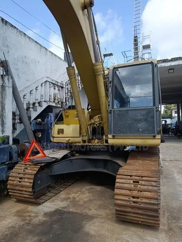 Komatsu Pc 200-6 Excavator