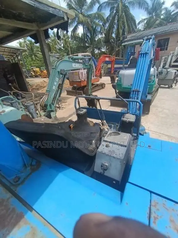 Kobelco 027 Excavator