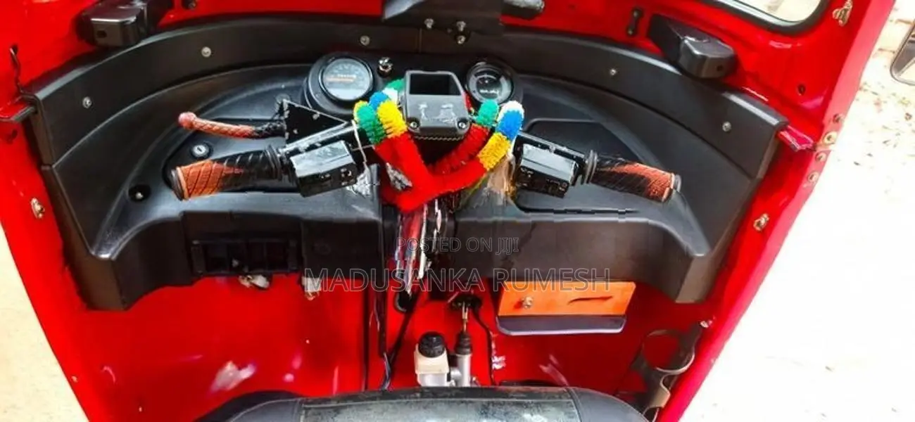 Bajaj RE 2015