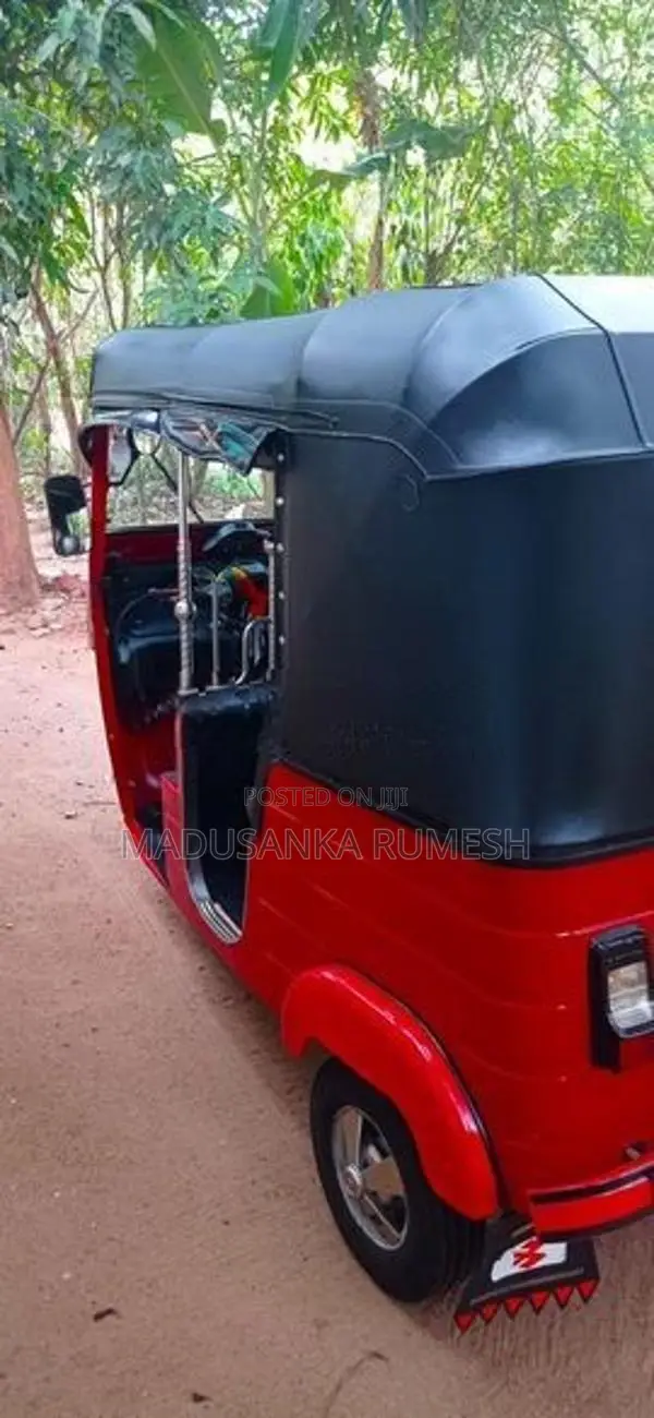 Bajaj RE 2015