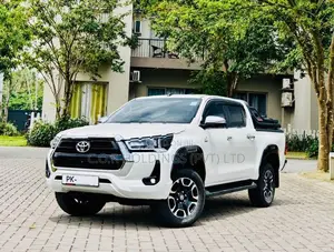 Toyota Hilux V GRADE B/N 1GD 2025