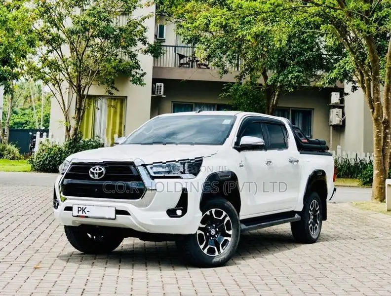 Toyota Hilux V GRADE B/N 1GD 2025