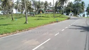මාතර ලැබීම නව නගරයේ රෝහලට ලගින් බිම් කොටස්