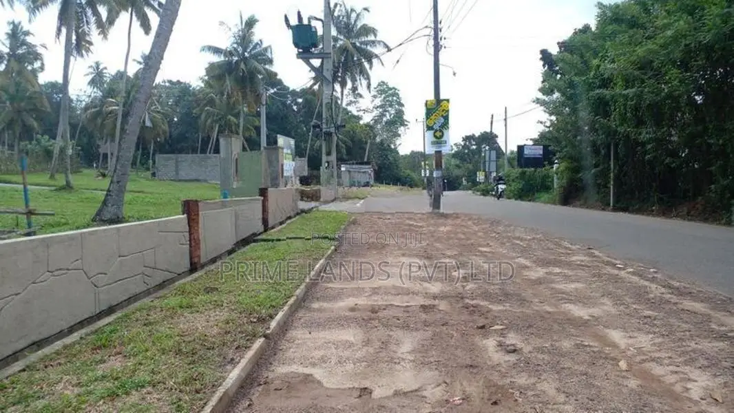 මාතර ලැබීම නව නගරයේ රෝහලට ලගින් බිම් කොටස්