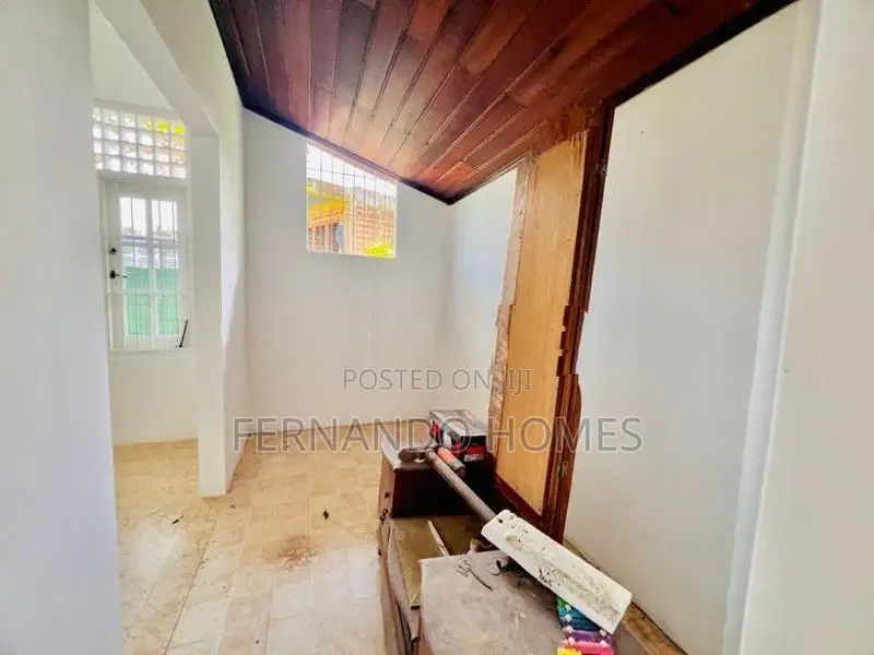 Good Conditions Daluwakotuwa House For Sale In Negombo