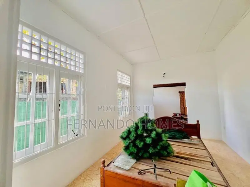 Good Conditions Daluwakotuwa House For Sale In Negombo