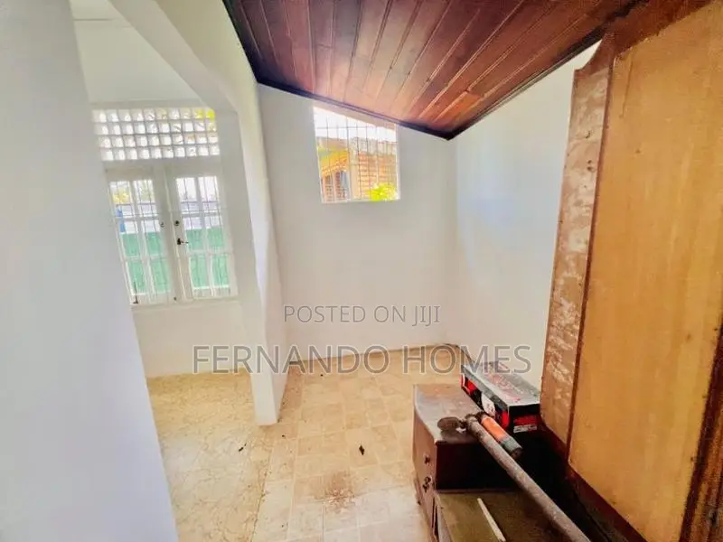 Good Conditions Daluwakotuwa House For Sale In Negombo