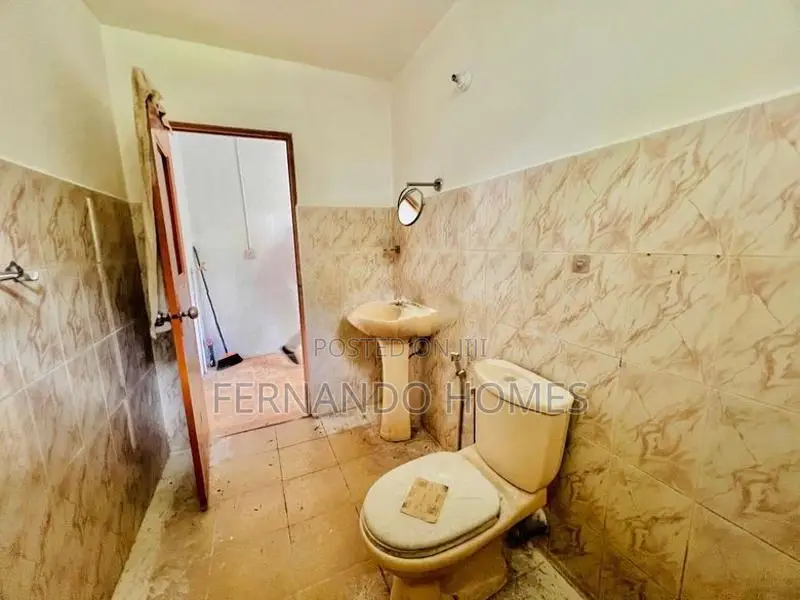 Good Conditions Daluwakotuwa House For Sale In Negombo