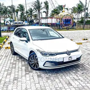 Volkswagen Golf eTSI 2023