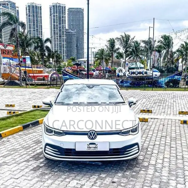 Volkswagen Golf eTSI 2023